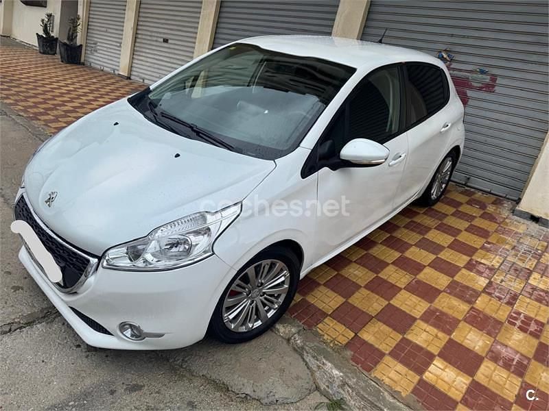 Usado Peugeot 208 Access 75 CV (55 kW) 2014 Blanco Utilitario