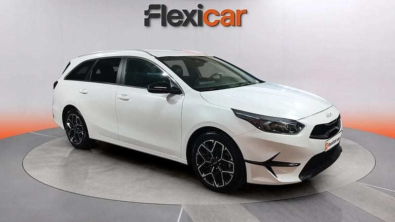 Usado Kia Ceed Style 101 CV (74 kW) 2025 Blanco Utilitario