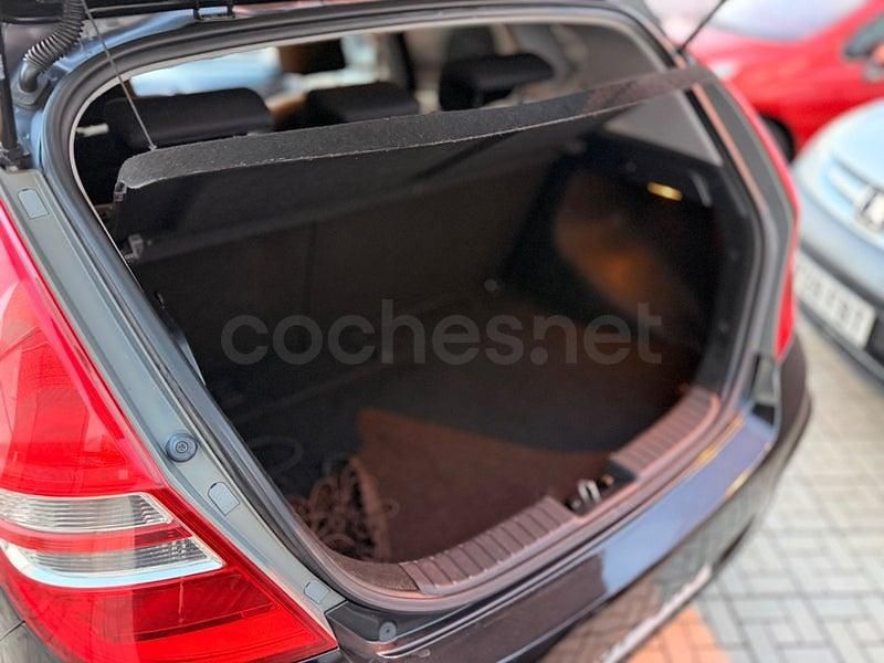 Usado Hyundai i30 Classic 90 CV (66 kW) 2009 Negro Berlina