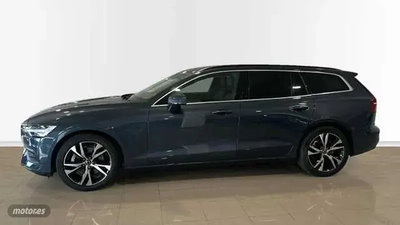 Usado Volvo V60 Core 2025 Azul Familiar