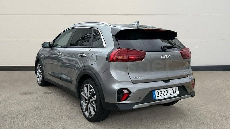 Usado Kia Niro 141 CV (103 kW) 2022 Gris / plata SUV