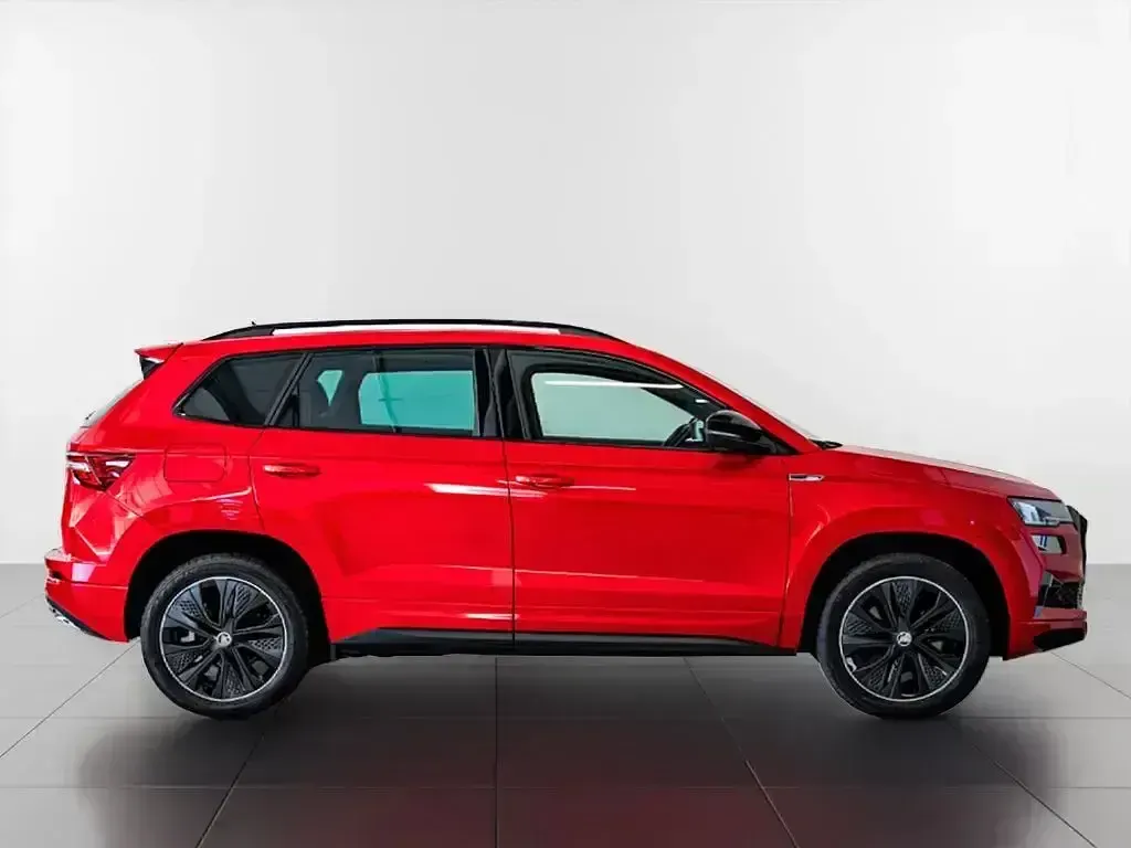 Usado Skoda Karoq SportLine 150 CV (110 kW) 2022 Rojo SUV