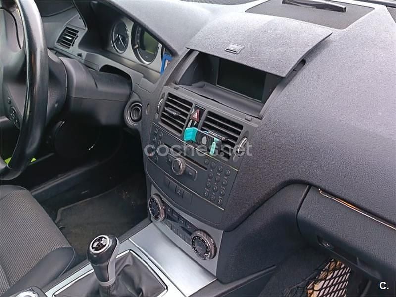 Usado Mercedes C220 Avantgarde 150 CV (110 kW) 2008 Gris / plata Berlina