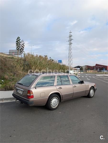 Usado Mercedes E300 147 CV (108 kW) 1993 Beige Familiar