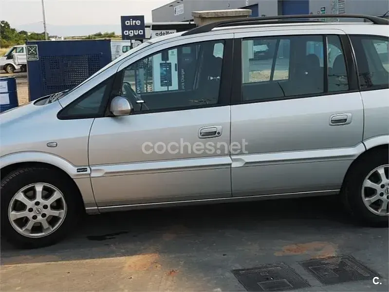 Usado Opel Zafira Elegance 125 CV (91 kW) 2004 Blanco Monovolumen