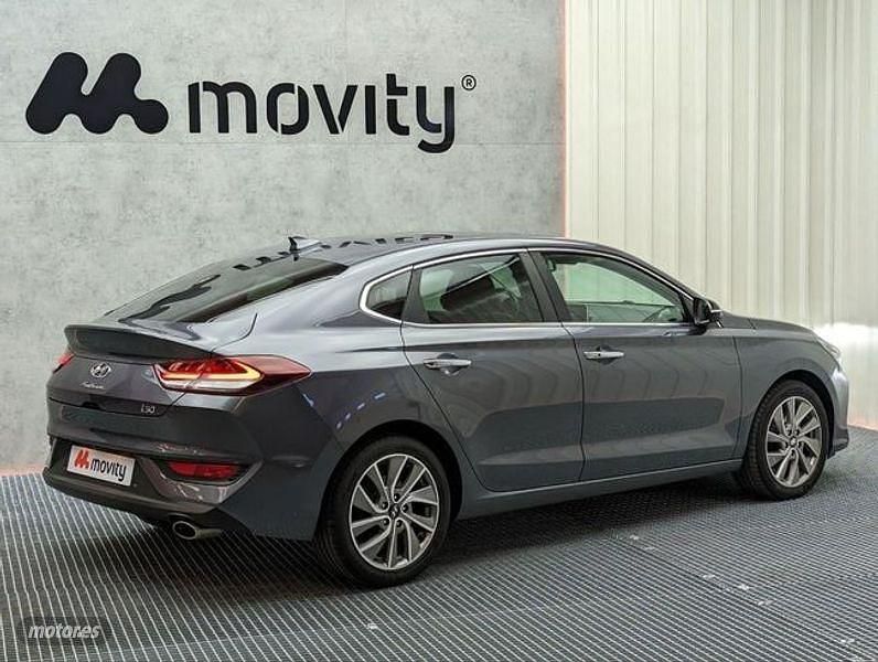 Usado Hyundai i30 Style 136 CV (100 kW) 2018 Gris / plata Berlina