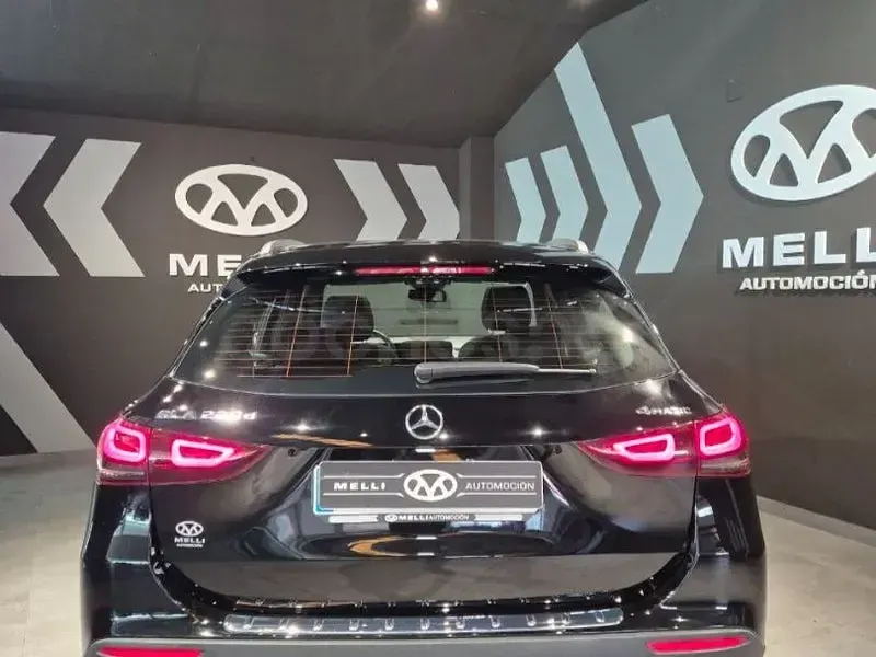 Usado Mercedes GLA220 190 CV (139 kW) 2023 Negro SUV