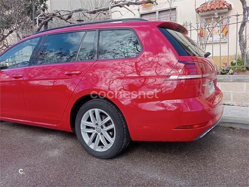 Usado VW Golf VII Advance 150 CV (110 kW) 2019 Rojo Familiar