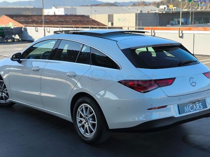 Usado Mercedes CLA200 Shooting Brake 150 CV (110 kW) 2021 Blanco Familiar