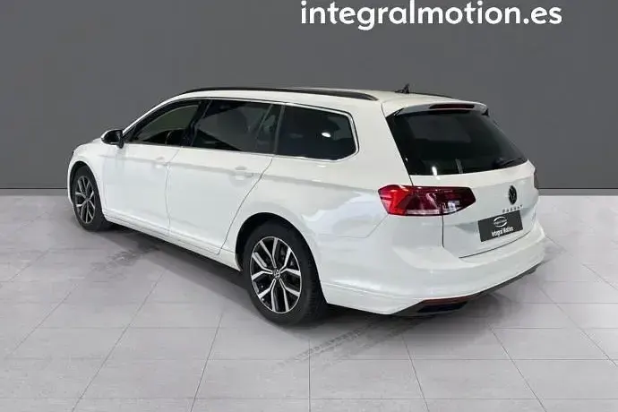 Usado VW Passat Executive 150 CV (110 kW) 2020 Blanco Familiar