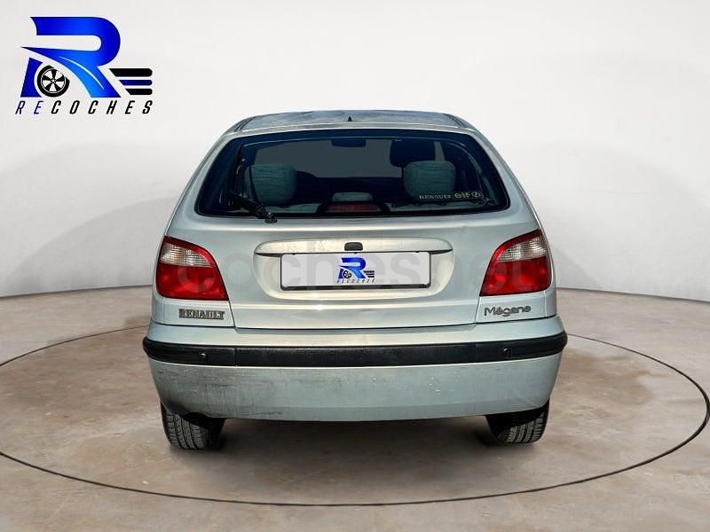 Usado Renault Mégane II Authentique 105 CV (77 kW) 2002 Gris / plata Berlina
