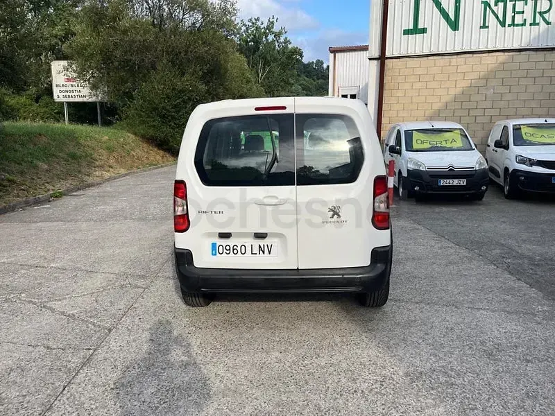Usado Citroën Berlingo Feel 100 CV (73 kW) 2022 Blanco Monovolumen