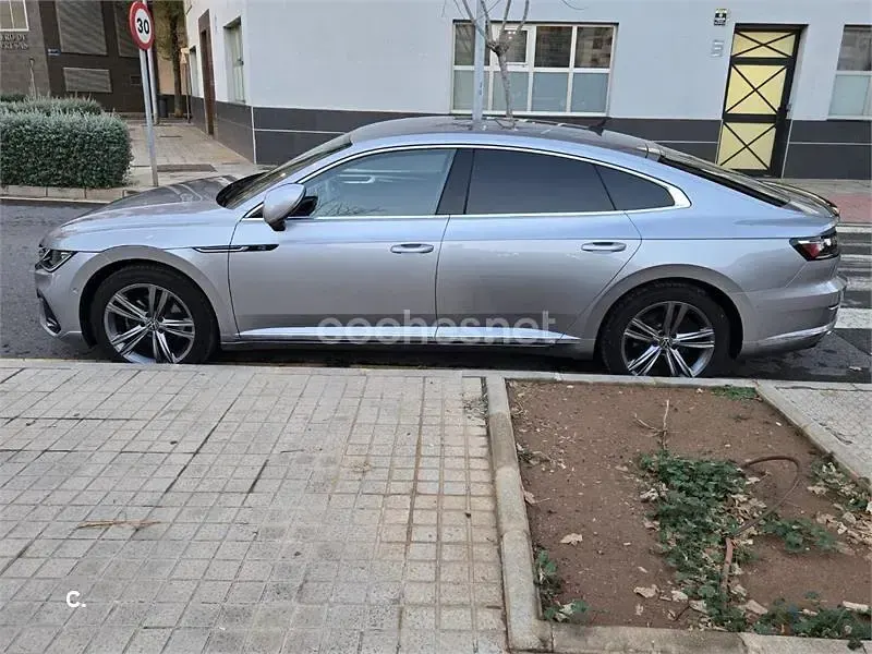 Usado VW Arteon R-line 218 CV (160 kW) 2021 Gris / plata Berlina