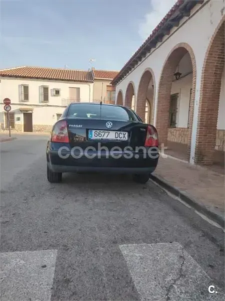 Usado VW Passat Edition 130 CV (95 kW) 2005 Negro Berlina