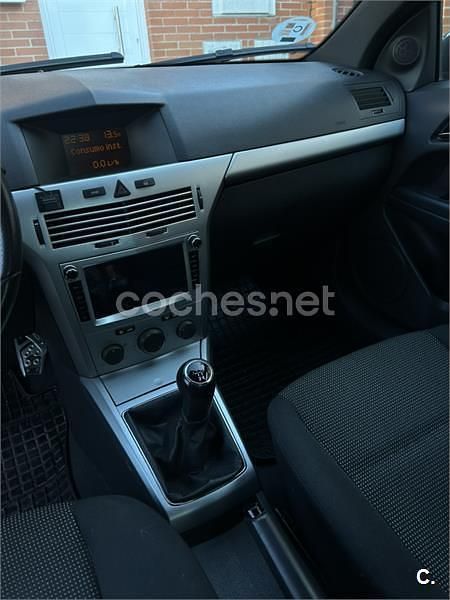 Usado Opel Astra GTC Sport 105 CV (77 kW) 2007 Negro Berlina