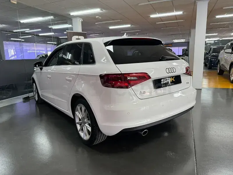 Usado Audi A3 Attraction 110 CV (80 kW) 2015 Blanco Berlina