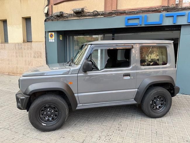 Usado Suzuki Jimny 102 CV (75 kW) 2019 Gris claro SUV