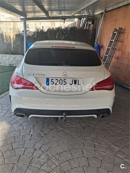 Usado Mercedes CLA220 Shooting Brake AMG line 177 CV (130 kW) 2017 Blanco Familiar