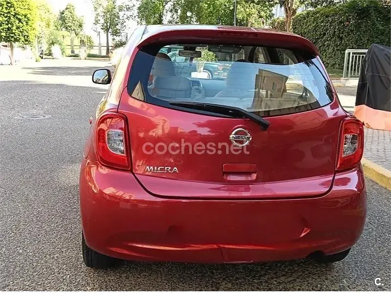 Usado Nissan Micra Acenta 80 CV (58 kW) 2014 Rojo Utilitario