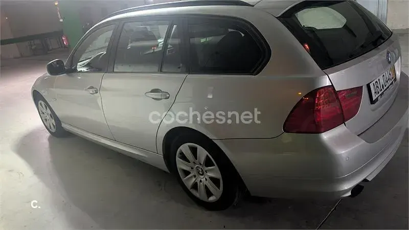 Usado BMW 318 143 CV (105 kW) 2012 Gris / plata Familiar