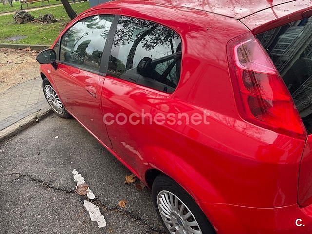 Usado Fiat Grande Punto Dynamic 75 CV (55 kW) 2007 Rojo Utilitario