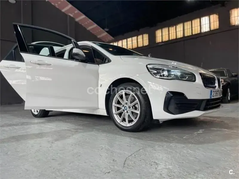 Usado BMW 225 Active Tourer iPerformance 224 CV (164 kW) 2018 Blanco Monovolumen