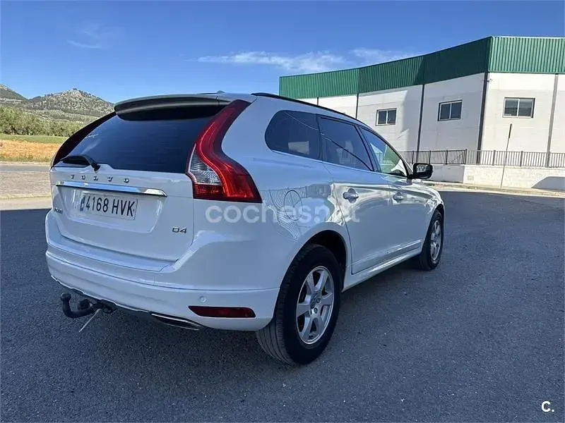 Usado Volvo XC60 R-Design Momentum 181 CV (133 kW) 2014 Blanco SUV