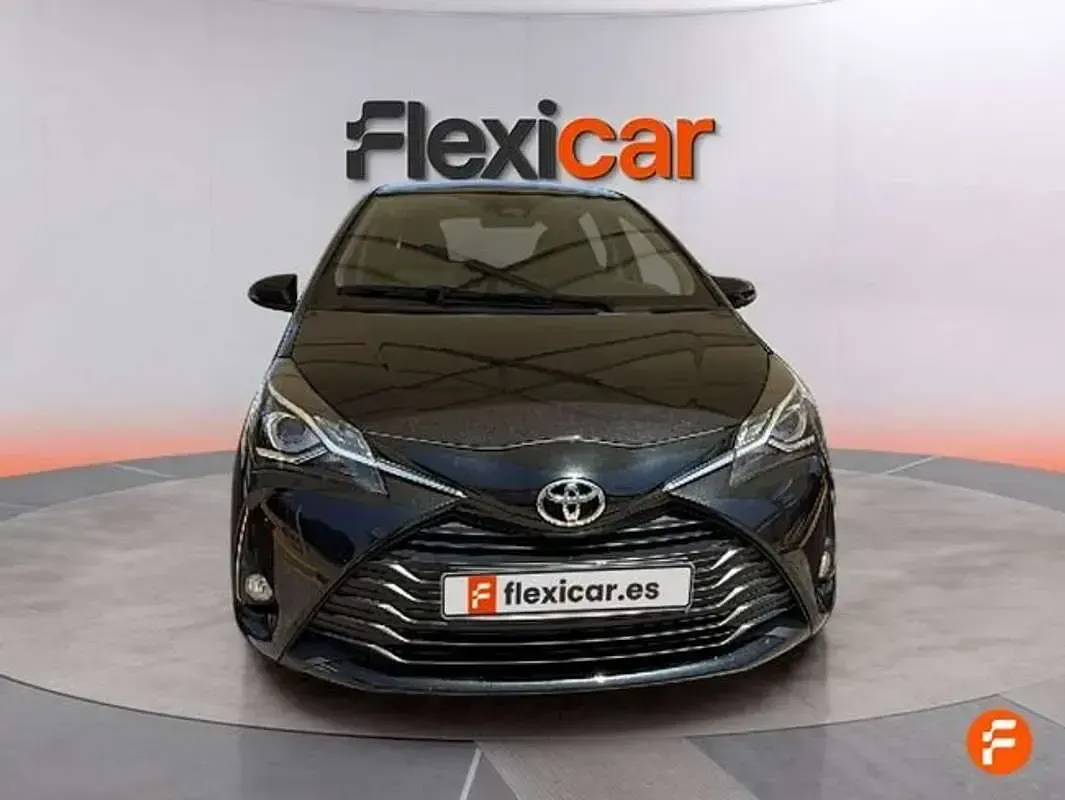 Usado Toyota Yaris Active 111 CV (81 kW) 2018 Negro Utilitario