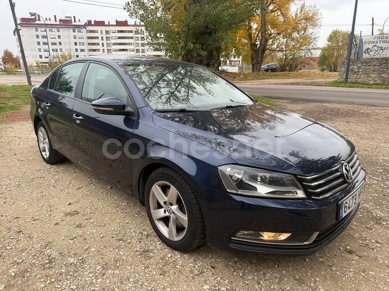 Usado VW Passat Edition 105 HP (77 kW) 2012 Azul Sedan