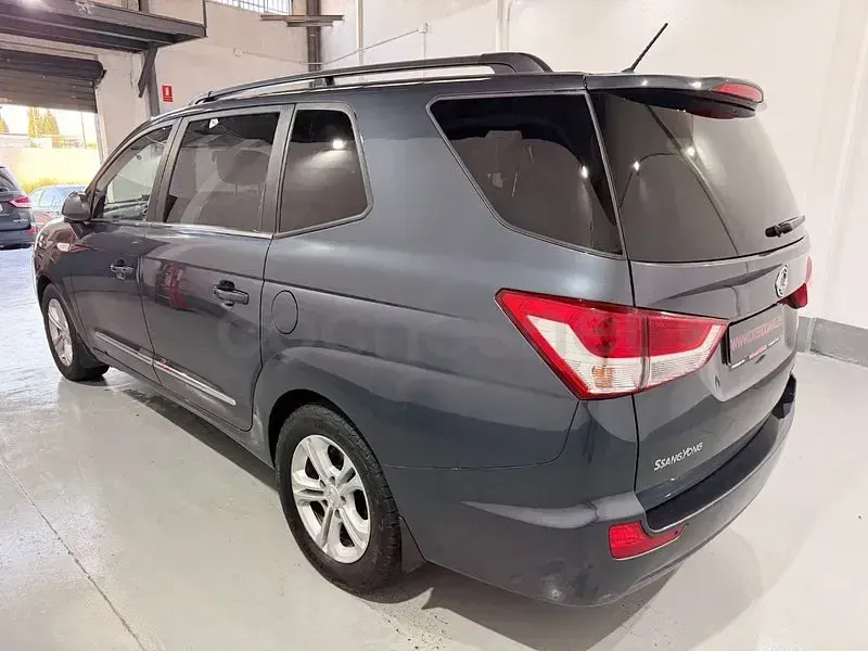 Usado SsangYong Rodius Limited 178 CV (130 kW) 2018 Azul Monovolumen