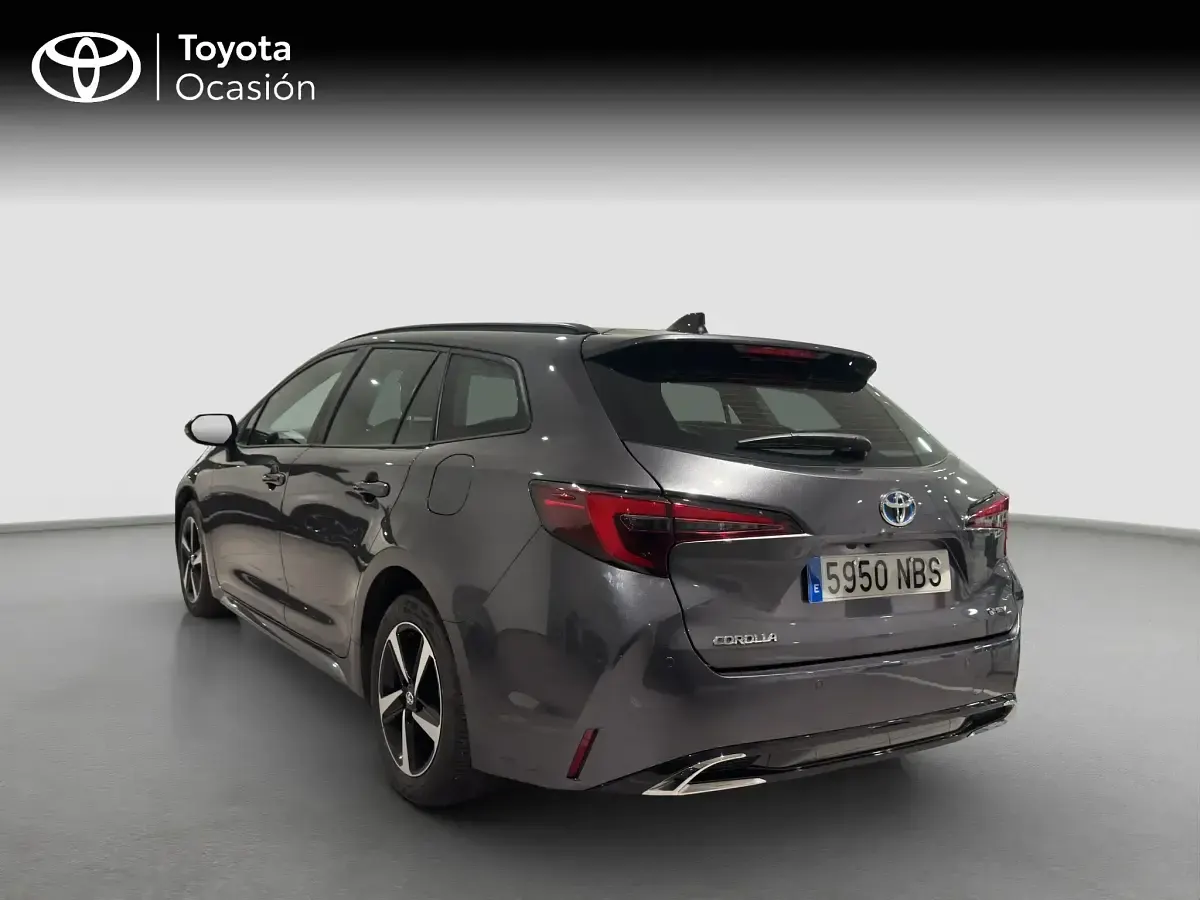 Usado Toyota Corolla Active 140 CV (102 kW) 2025 Gris / plata Familiar