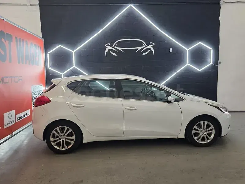 Usado Kia Ceed GT 128 HP (94 kW) 2013 Branco Sedan