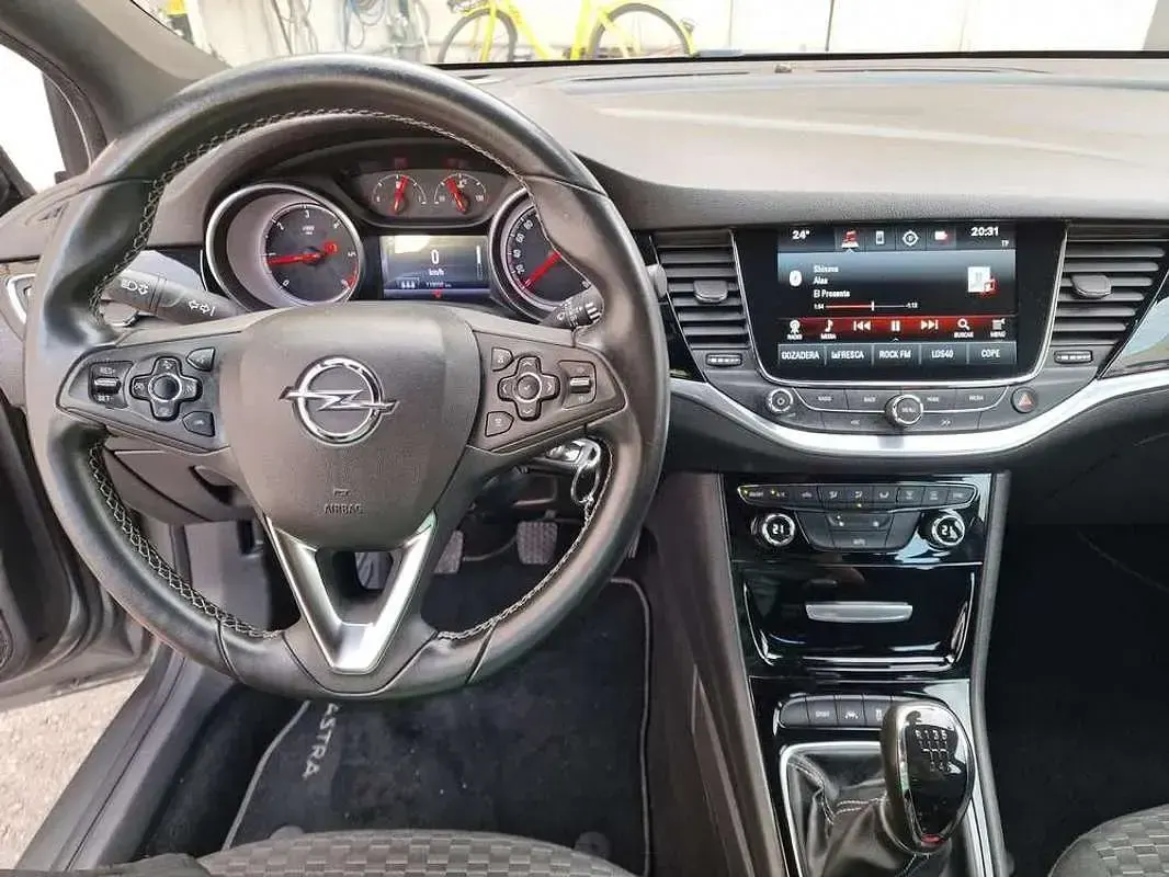Usado Opel Astra Excellence 110 CV (80 kW) 2017 Gris Utilitario