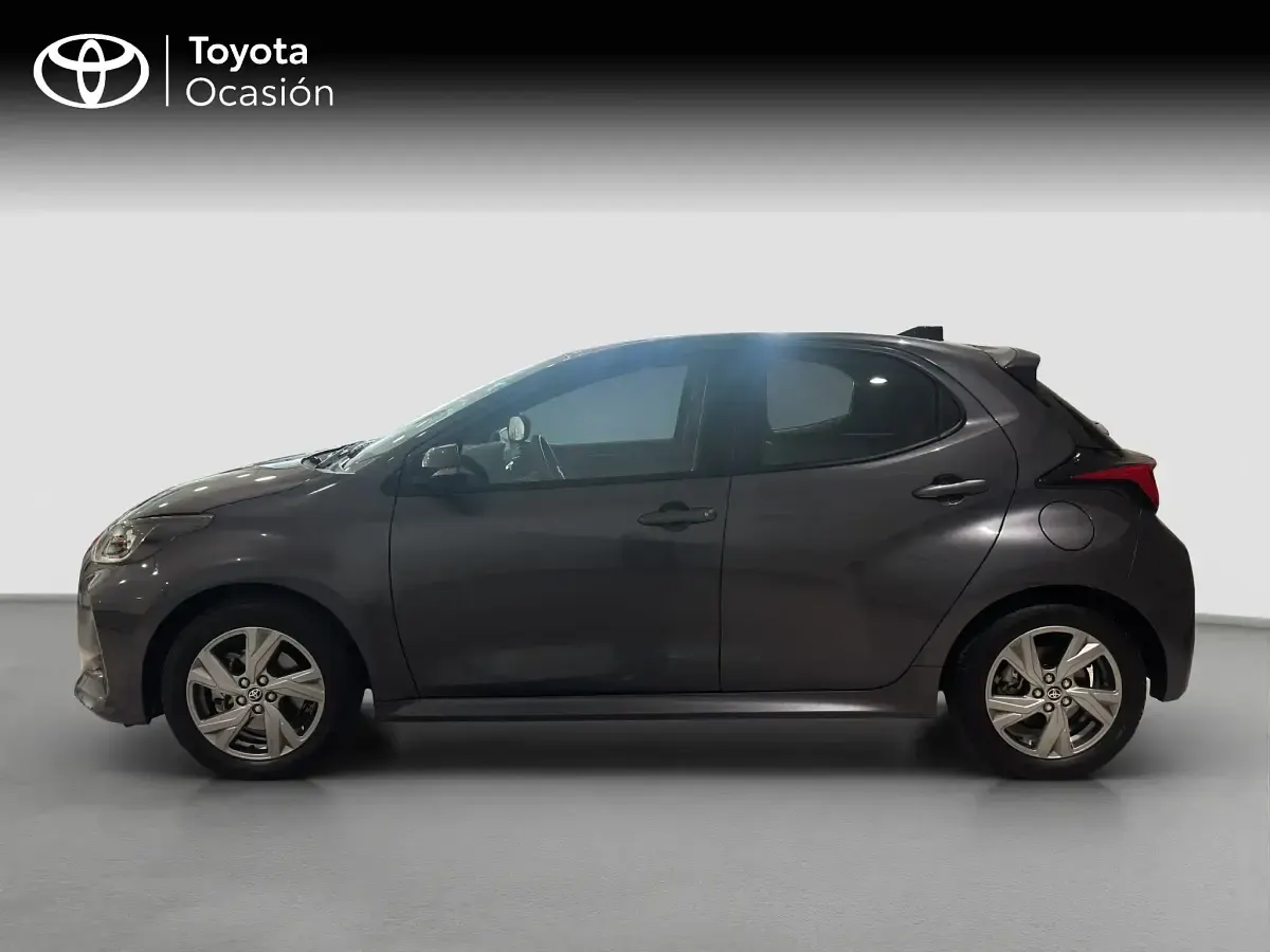 Usado Toyota Yaris 116 CV (85 kW) 2025 Gris Utilitario