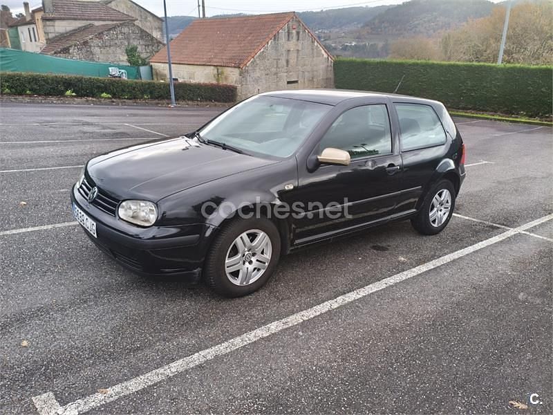 Negro Usado 2003 VW Golf Advance Berlina | 2500 € (Precio justo) - Imagen 1/4