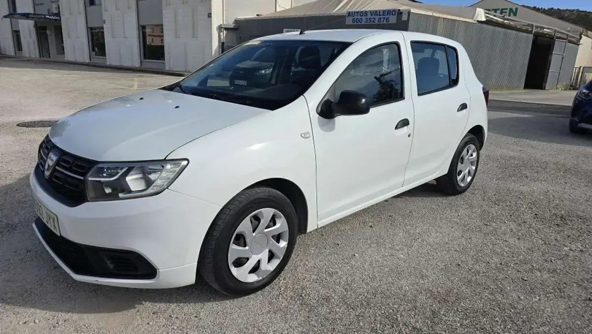 Usado Dacia Sandero Base 75 CV (55 kW) 2017 Blanco Utilitario