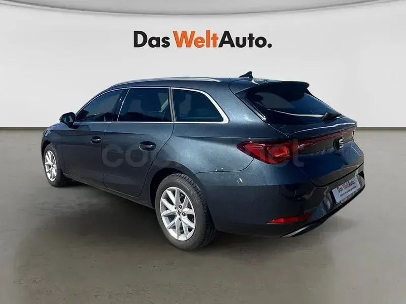 Usado Seat Leon Style 116 CV (85 kW) 2025 Gris / plata Berlina