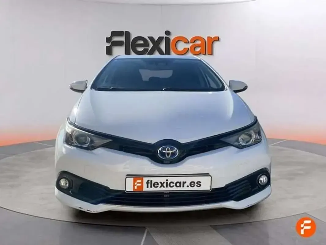 Usado Toyota Auris Hybrid Business Edition 136 CV (100 kW) 2018 Blanco Utilitario