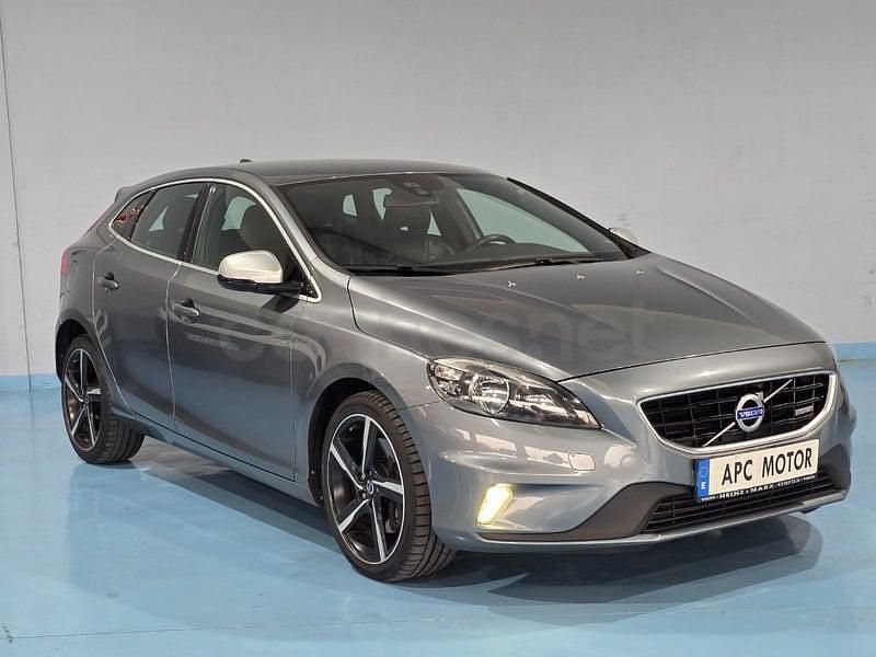 Usado Volvo V40 R-Design Momentum 150 CV (110 kW) 2014 Gris / plata Berlina