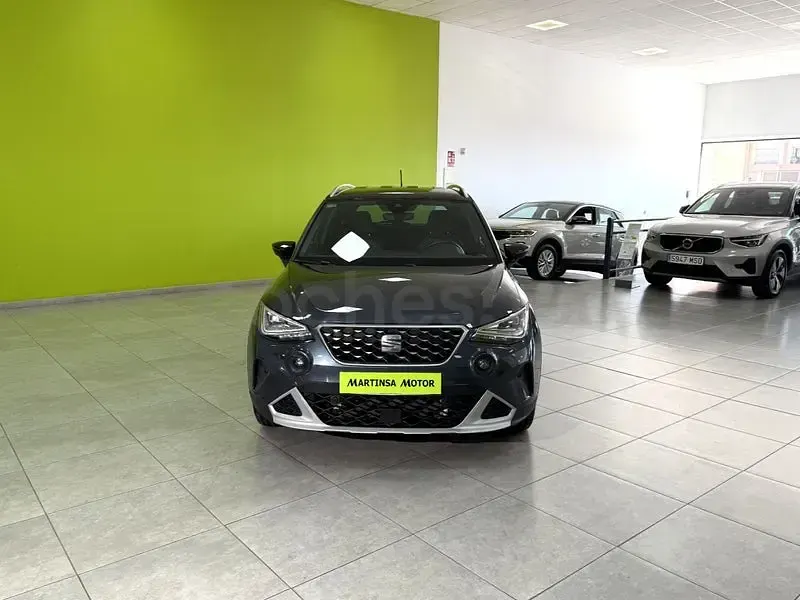 Usado Seat Arona Xperience 110 CV (80 kW) 2021 Gris / plata SUV
