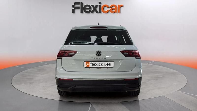 Usado VW Tiguan Life 131 CV (96 kW) 2021 Blanco SUV