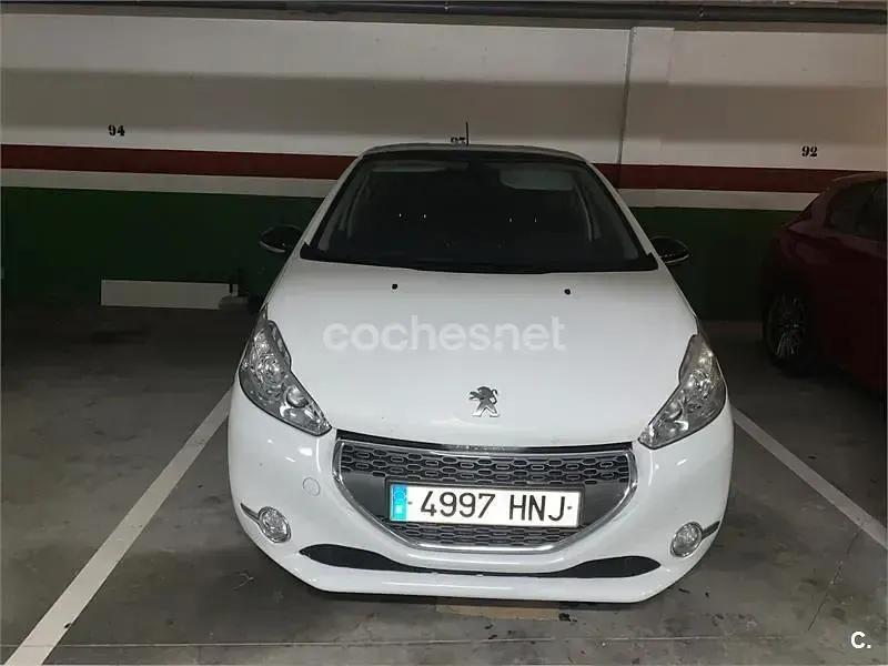 Usado Peugeot 208 Active 92 CV (67 kW) 2012 Blanco Utilitario