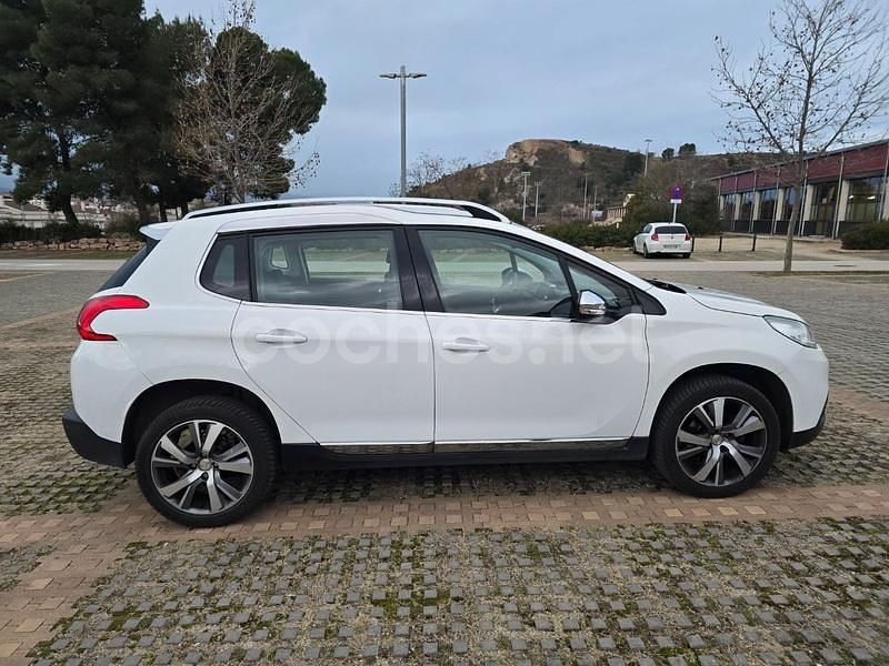 Usado Peugeot 2008 Active 100 CV (73 kW) 2015 Blanco SUV