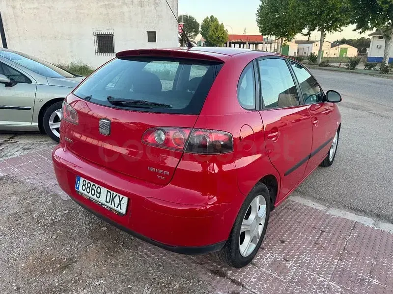 Usado Seat Ibiza 100 CV (73 kW) 2005 Rojo Utilitario