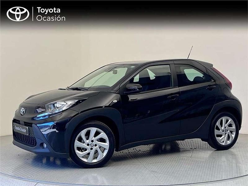 Negro Usado 2023 Toyota Aygo Play Utilitario | 14.400 € (Precio justo) - Imagen 1/4