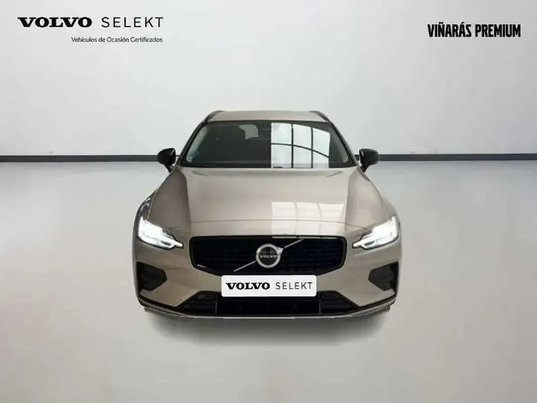 Begagnad Volvo V60 Plus 197 HK (144 kW) 2025 Kombi