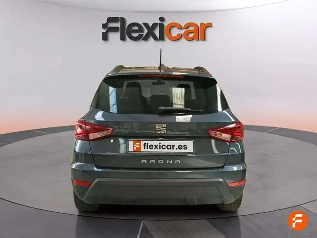 Usado Seat Arona Ecomotive 95 CV (69 kW) 2019 Gris SUV