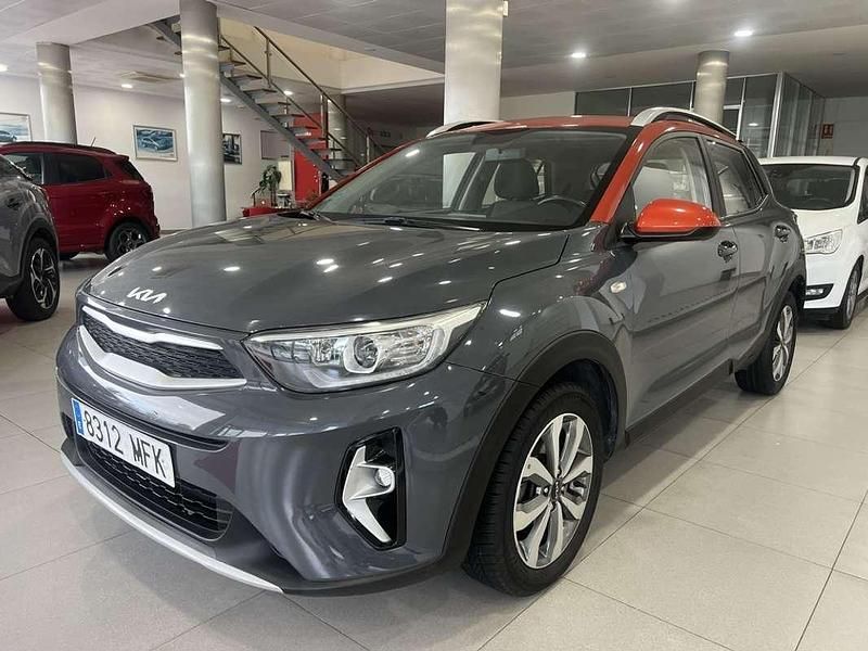 Usado Kia Stonic Plus 84 HP (61 kW) 2023 Cinzento SUV