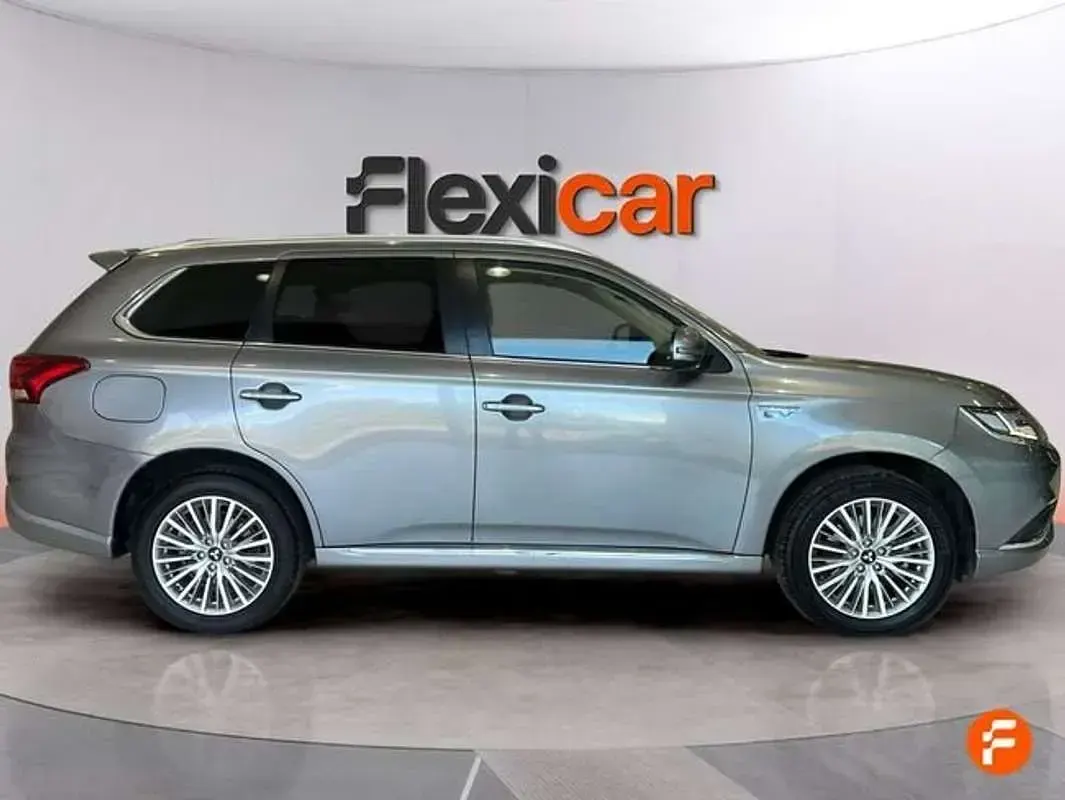 Usado Mitsubishi Outlander P-HEV Motion 224 CV (164 kW) 2020 Gris SUV