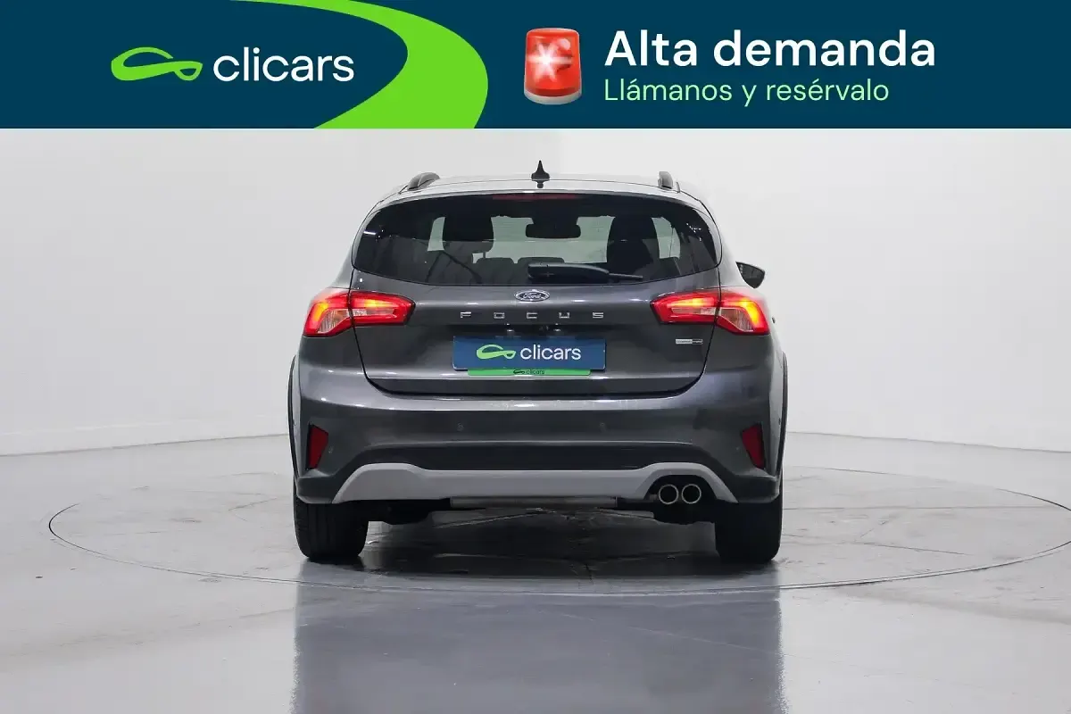 Usado Ford Focus Active 125 CV (91 kW) 2021 Negro Berlina